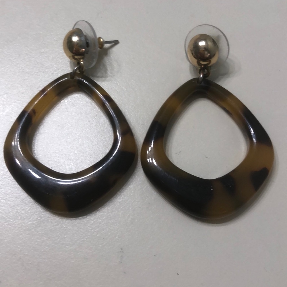 Tortoise Shell Earrings - Picture 2 of 3